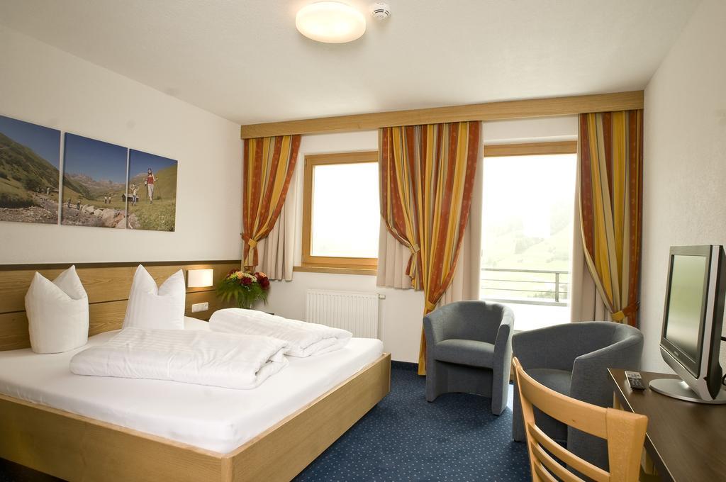 Hotel Lukas フィス エクステリア 写真